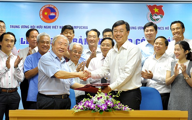 Đẩy mạnh giao lưu hữu nghị thanh thiếu nhi Việt Nam - Campuchia Bí thư thứ nhất T.Ư Đoàn Lê Quốc Phong và Chủ tịch Hội Hữu nghị Việt Nam – Campuchia Vũ Mão ký kết chương trình phối hợp