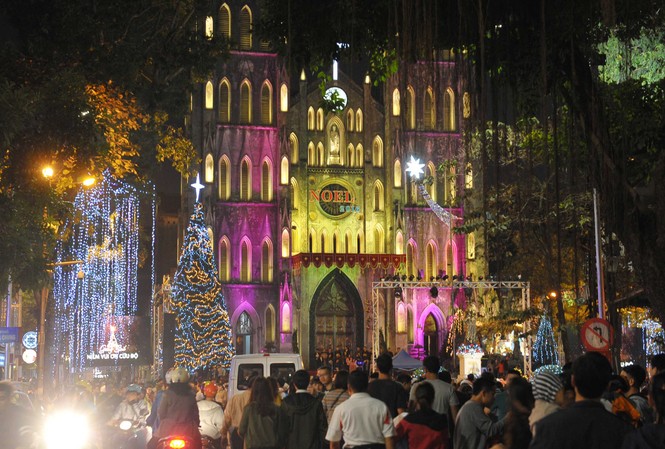 Giới trẻ Hà thành rạng rỡ tạo dáng đón Noel sớm Giới trẻ Hà thành rạng rỡ tạo dáng đón Noel sớm