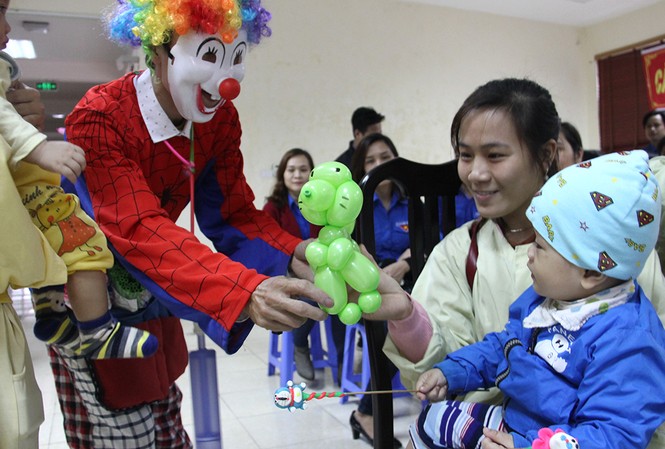 Mang niềm vui đến với các bệnh nhi tại bệnh viên Đa khoa Phố Nối Mang niềm vui đến với các bệnh nhi tại bệnh viên Đa khoa Phố Nối