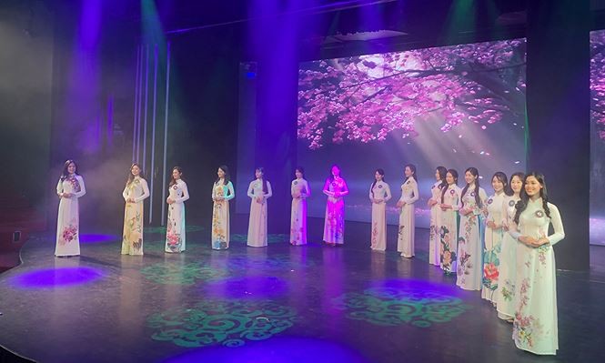 15 thí sinh khoe sắc tại Chung kết Đại sứ Thiện chí Hoa Anh Đào 2019 15 thí sinh khoe sắc tại Chung kết Đại sứ Thiện chí Hoa Anh Đào 2019