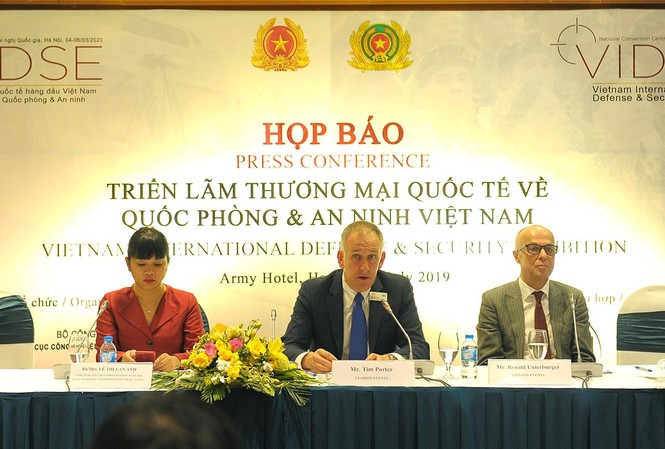 Việt Nam trưng bày công nghệ tàng hình, tàu ngầm Việt Nam trưng bày công nghệ tàng hình, tàu ngầm