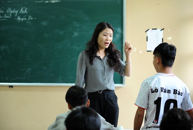 Tôn vinh giáo viên vượt khó gieo chữ học sinh dân tộc thiểu số Tôn vinh giáo viên vượt khó gieo chữ học sinh dân tộc thiểu số