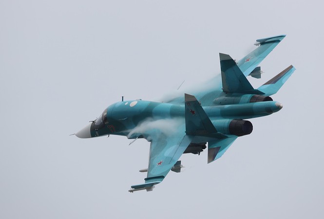 2 cường kích Su-34 của Nga va chạm trên không, phi công nhảy dù 2 cường kích Su-34 của Nga va chạm trên không, phi công nhảy dù