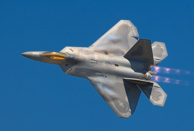 Mỹ không đủ tiền thay thế phi đội F-22 Raptor Mỹ không đủ tiền thay thế phi đội F-22 Raptor
