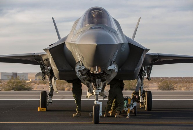 Tiêm kích F-35 Mỹ tập chống hệ thống phòng không S-400 Nga F-35