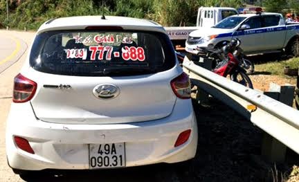 Kon Tum: Một đối tượng trong băng cướp taxi sa lưới Chiếc taxi bị 4 đối tượng cướp và tài xế Vinh