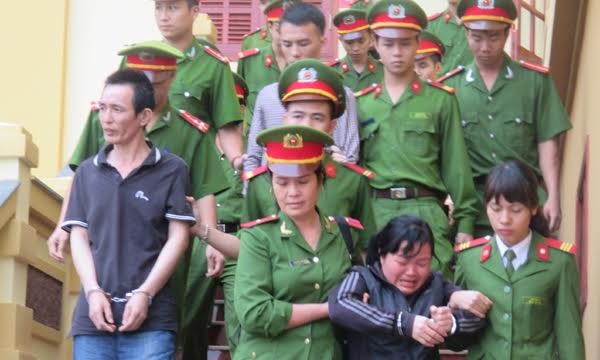 Y án tử hình 'mắt xích' trong đường dây ma túy xuyên Việt Dẫn giải các bị cáo tại phiên tòa