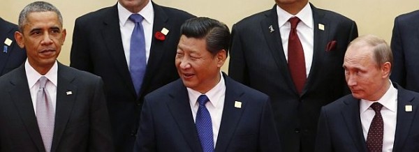 Bậc thầy phong thuỷ gieo quẻ đầu năm cho Obama và Donald Trump Bậc thầy phong thuỷ gieo quẻ đầu năm cho Obama và Donald Trump