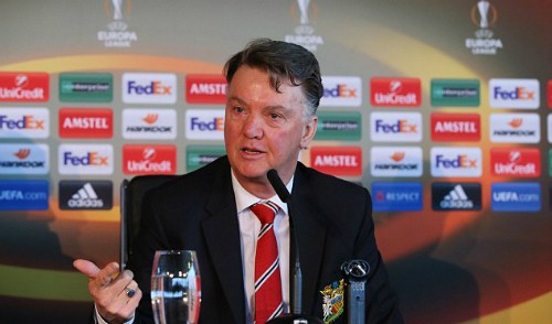 Van Gaal: 'Triều đại của Ferguson đã là dĩ vãng' Van Gaal chia sẻ muốn tới Anh vì yêu không khí và sự cuồng nhiệt của CĐV. Ảnh: Reuters.