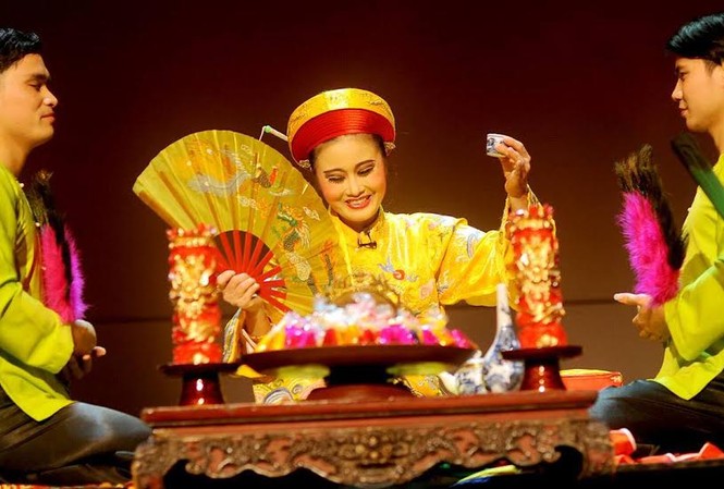 Hát chầu văn vào Ngày quốc tế Pháp ngữ Chương trình biểu diễn chầu văn “Tứ Phủ” của Nhà hát Việt. Ảnh: Viet Theatre