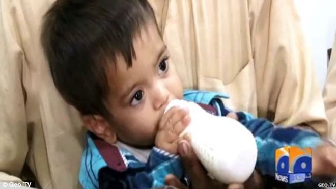 Bé 9 tháng tuổi bị kết tội âm mưu giết người Bé 9 tháng tuổi bị kết tội âm mưu giết người