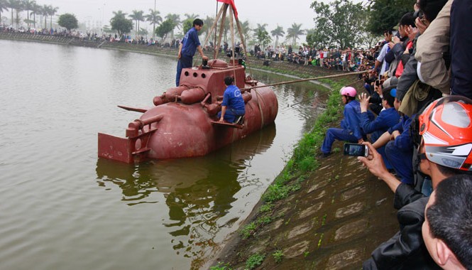 Vì sao Bộ KH&CN không cấp phép thử nghiệm tàu ngầm Trường Sa 01? Sáng 28/3 tàu ngầm Trường Sa 01 thử nghiệm thành công ở hồ Tân Bình thuộc Khu công nghiệp Vĩnh Trà (Thái Bình). Ảnh: Hoàng Dương