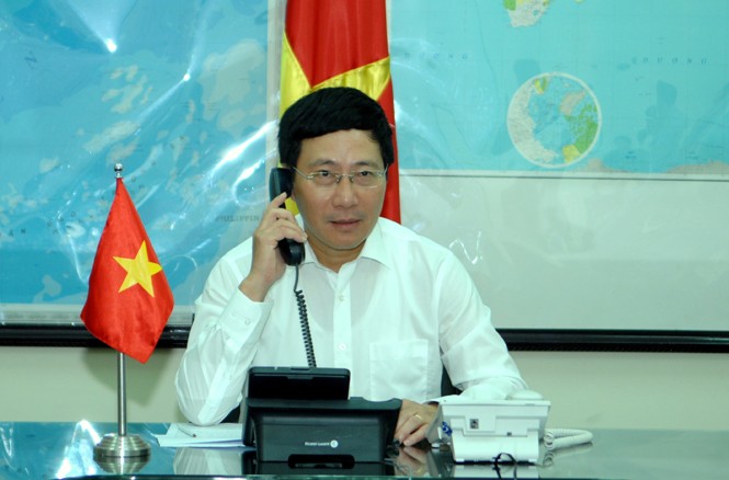 Singapore đánh giá cao Việt Nam có biện pháp kịp thời Phó Thủ tướng, Bộ trưởng Ngoại giao Phạm Bình Minh điện đàm. Ảnh: Vụ Thông tin Báo chí - Bộ Ngoại giao