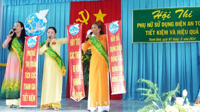 Đồng lòng tiết kiệm điện Phụ nữ Thanh Bình (Đồng Tháp) tham gia Hội thi “Phụ nữ sử dụng điện an toàn, tiết kiệm và hiệu quả” tổ chức ngày 7/5/2014
