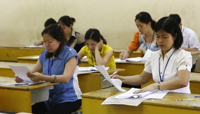 Chấm thi tốt nghiệp THPT: Khó đạt bằng giỏi vì môn Văn Chấm thi tại trường THPT Việt - Đức năm 2014. Ảnh: Như Ý