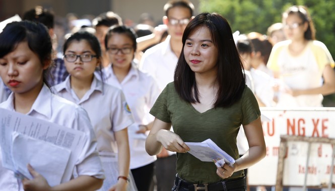 Nín thở chờ điểm sàn Thí sinh dự thi tại Hội đồng tuyển sinh trường ĐH Mỏ - Hà Nội năm 2014
