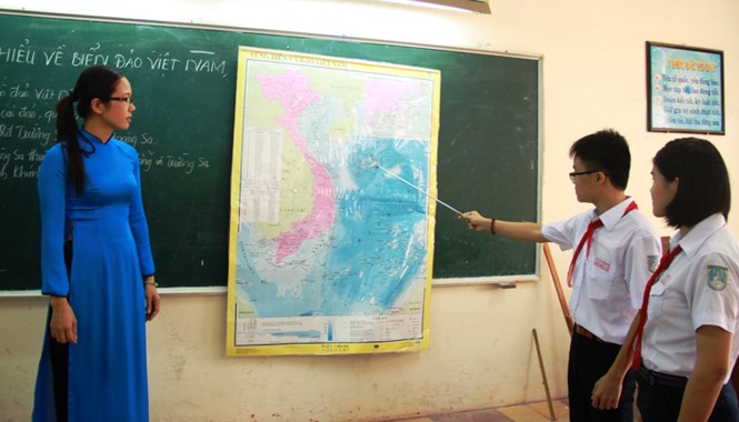 Giảng dạy Hoàng Sa, Trường Sa trong hai cấp học tại Đà Nẵng Tiết học chủ quyền biển đảo tại trường THCS Đà Nẵng. Ảnh: Nguyễn Huy