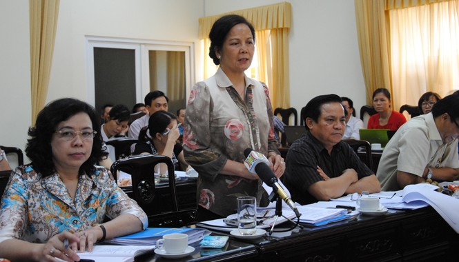 Hà Nội kiến nghị sáp nhập, giải thể nhiều đơn vị Bà Ngô Thị Doãn Thanh, Chủ tịch HĐND thành phố Hà Nội, phát biểu trong buổi giám sát tại Sở Nội vụ Hà Nội. Ảnh: Minh Tuấn