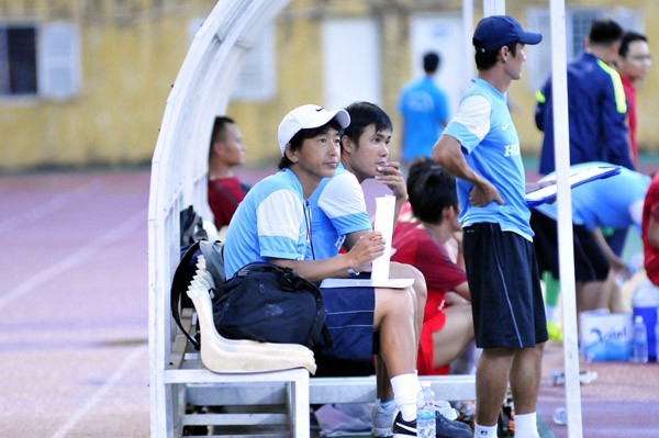 Olympic Việt Nam tranh nhất bảng với Kyrgyzstan Thầy trò HLV Toshiya Miura chỉ cần kết quả hòa trong trận đấu chiều nay sẽ giành ngôi nhất bảng.