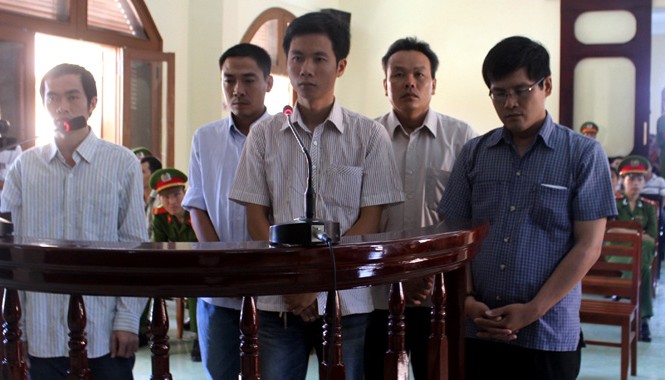 Tăng quyền cho Tòa án Dùng nhục hình gây chết người, 5 cựu cán bộ công an ở Phú Yên phải hầu tòa. Ảnh: Đình Quân