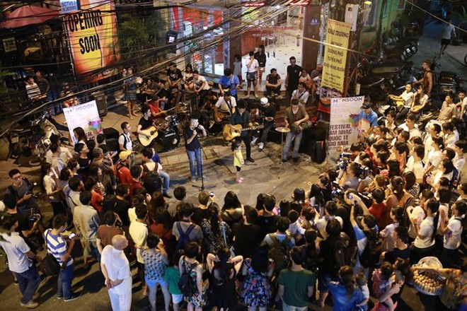 Nhạc đường phố dập dìu phố cổ Một buổi biểu diễn âm nhạc đường phố