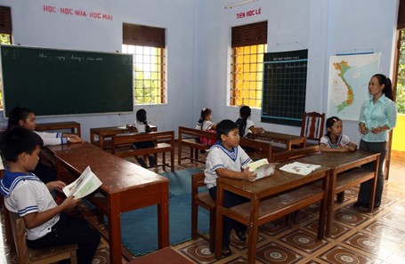 Hoàn thành ngôi trường thứ hai cho Trường Sa thân yêu Một buổi học của lớp "đặc biệt" trên đảo Trường Sa lớn, huyện Trường Sa. (Ảnh: Hồ Cầu/TTXVN)