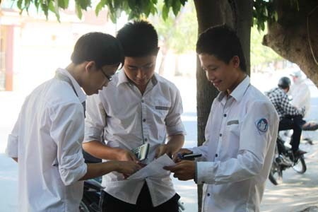 Vui buồn sau kỳ thi tốt nghiệp THPT 2014 Quyết định giảm thời gian thi môn Toán và Văn từ 150 phút xuống 120 phút là phù hợp với kỳ thi tốt nghiệp THPT. Ảnh: Dân Trí