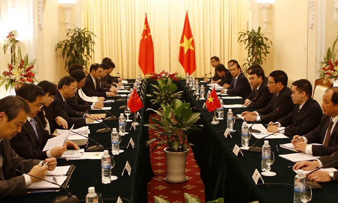 Việt Nam, Trung Quốc đồng ý sớm ổn định tình hình trên biển Tại cuộc họp sáng 18/6, ngoài chủ đề hợp tác song phương, đại diện hai nước còn thảo luận về chủ đề Biển Đông. Ảnh: Như Ý.