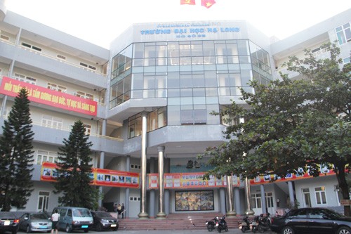Tiến sĩ về giảng dạy tại ĐH Hạ Long được hỗ trợ tới 700 triệu đồng Quảng Ninh ban hành nhiều chính sách thu hút nguồn nhân lực chất lượng cao về làm việc tại trường ĐH Hạ Long. Ảnh: Đài Phát thanh và Truyền hình Quảng Ninh.