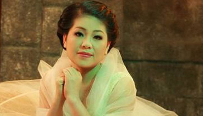 Anh Thơ chơi trội may áo dài 1 tỉ đồng Ca sĩ Anh Thơ.