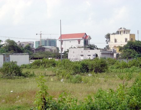 Biệt thự, đất nền Sài Gòn rớt giá hơn 2 năm liền Đất nền quận 2 giao dịch ảm đạm và rớt giá trong thời gian dài