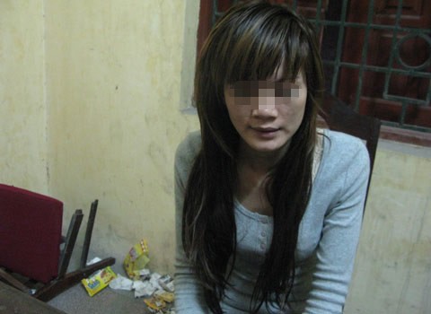 Bỏ chồng con ở quê lên Hà Nội bán dâm Dương Bảo Ngọc (SN 1988, ở Yên Bái) tại cơ quan công an