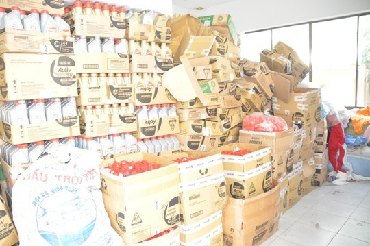 Triệt phá xưởng sản xuất hàng nghìn chai nhớt giả Số nhớt giả đã thành phẩm do Ngọc cùng đồng bọn sản xuất.