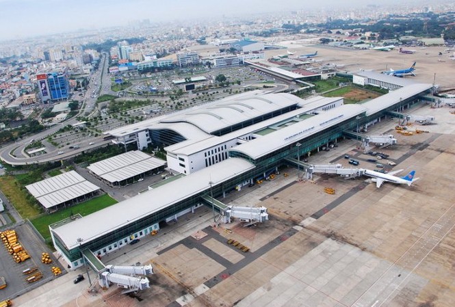 Thị trường hàng không Việt cạnh tranh khốc liệt Bất chấp kinh tế khó khăn, lượng khách đi máy bay vẫn tăng mạnh 21,5% trong năm 2013.