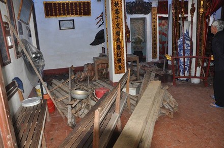 Rúng động vụ dỡ mái đình lấy gỗ sưa đem bán Rúng động vụ dỡ mái đình lấy gỗ sưa đem bán