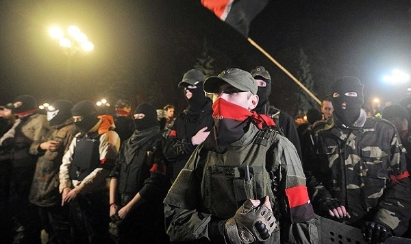 5.000 chiến binh Pravyi Sektor tràn vào miền đông Ukraine Các chiến binh Pravyi Sektor trong "vỏ bọc" Vệ binh Quốc gia Ukraine đã tấn công Slavyansk. (Ảnh: scmp.com)