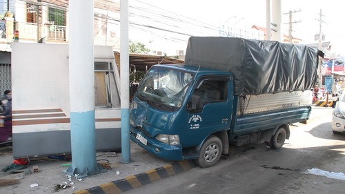 Xe tải húc văng cabin trạm thu phí ở Bình Dương Hiện trường vụ tai nạn. Ảnh: Nguyệt Triều/VnExpress