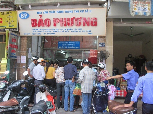 Bánh Trung thu Bảo Phương nổi tiếng Hà Nội bị phạt 14 triệu đồng Cơ sở bánh trung thu Bảo Phương bị phạt 14 triệu đồng.