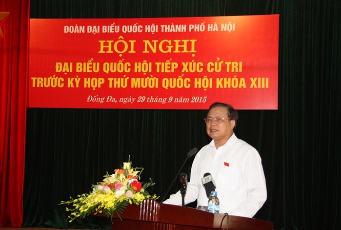 Bí thư Hà Nội: Người dân từng bơi thuyền bán rau vì lụt Bí thư Phạm Quang Nghị tiếp xúc cử tri quận Đống Đa chiều 29/9. Ảnh: Dũng Nguyễn