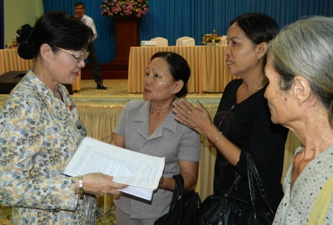 Cử tri TPHCM đề nghị xử lý nghiêm ông Vũ Huy Hoàng Chủ tịch HĐND TPHCM Nguyễn Thị Quyết Tâm tiếp thu ý kiến của các cử tri.