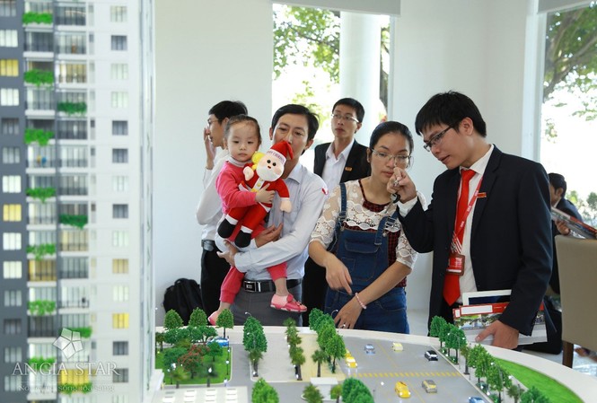 Hai quy tắc không nên bỏ qua khi 'mua nhà trên giấy' Luật quy định, muốn bán nhà trên giấy (dự án hình thành trong tương lai) chủ đầu tư phải có chứng thư bảo lãnh của ngân hàng và được Sở Xây dựng thông báo dự án đã đủ điều kiện