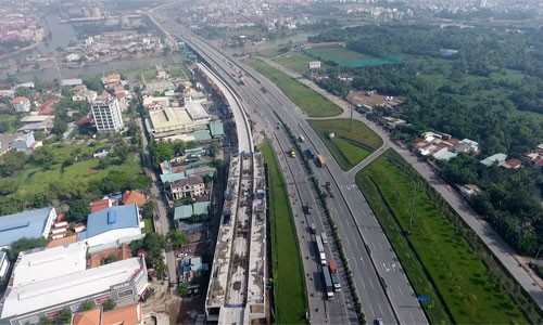 Chiêu 'săn đất để dành' lãi chục tỷ của nhà giàu Sài Gòn Nhiều nhà đầu tư cá nhân đã vung tiền tỷ gom đất tại TP HCM, tích lũy trong thời gian dài để tìm kiếm cơ hội sinh lời cả chục tỷ đồng. Ảnh: Vũ Lê
