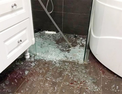 4 kinh nghiệm để kính cường lực không gây họa trong nhà 4 kinh nghiệm để kính cường lực không gây họa trong nhà