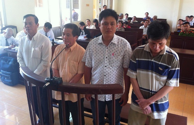 Nguyên Chánh Văn phòng UBND tỉnh Bạc Liêu bị phạt 7 năm tù Các bị cáo tại phiên tòa sáng nay.