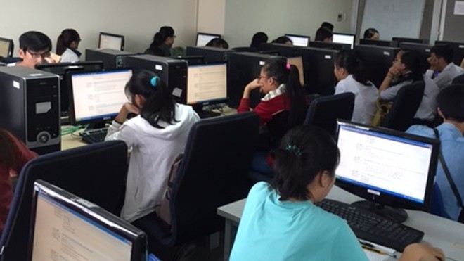 Đại học Luật TPHCM kiểm tra đánh giá năng lực tân sinh viên Sinh viên tham gia đánh giá năng lực tại trường ĐH Luật TPHCM ngày 18/9.