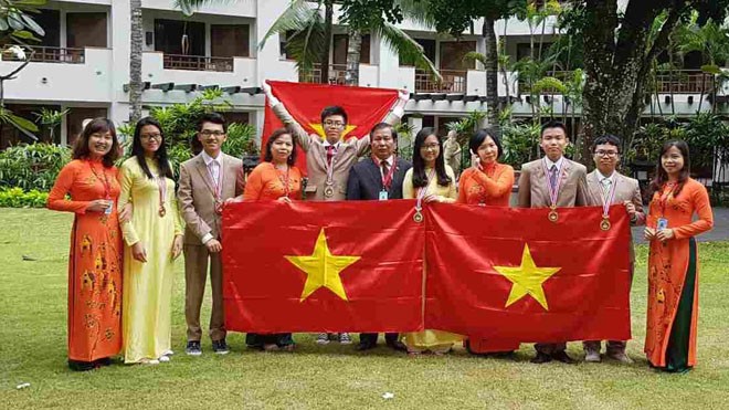 Học sinh Hà Nội đoạt 2 HCV Olympic các môn khoa học trẻ Quốc tế Đoàn Việt Nam tham dự Kỳ thi