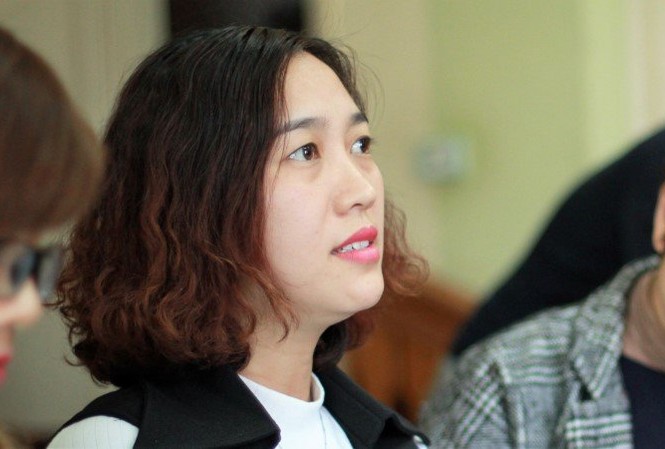 Tin giáo dục hot: 18 giáo viên tố hiệu trưởng Nam Trung Yên gian dối Cô Trần Thị Thu Nhung, giáo viên chủ nhiệm lớp cháu Kiên tại buổi làm việc với báo chí hôm 17/2.