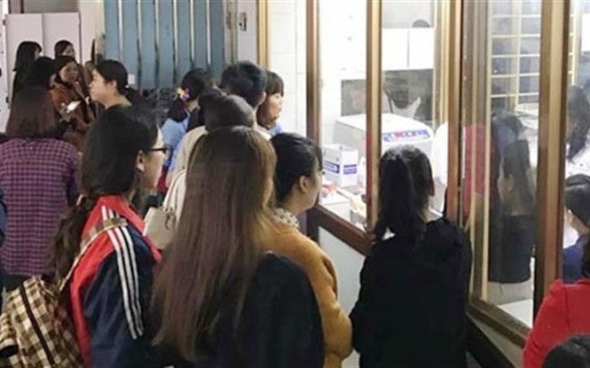 Bộ trưởng GD&ĐT biểu dương tập thể giáo viên hiến máu cứu học trò Hình ảnh hàng trăm thầy cô giáo đứng chờ đợi để được hiến máu cứu học trò
đã gây xúc động mạnh trong những ngày qua
