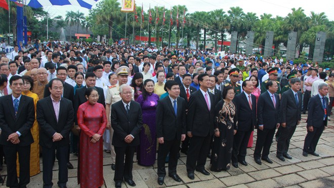 TPHCM long trọng tổ chức Quốc giỗ Hùng Vương Các vị lãnh đạo tham gia lễ dâng hương, dâng hoa lên các Vua Hùng