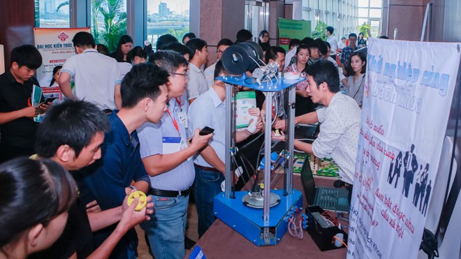 Cơ hội gặp “ông trùm khởi nghiệp” Jeff Hoffman tại Đà Nẵng Hội nghị và triển lãm khởi nghiệp Đà Nẵng lần thứ 1 – Startup Fair 2016 thu hút sự tham gia của hàng chục dự án khởi nghiệp